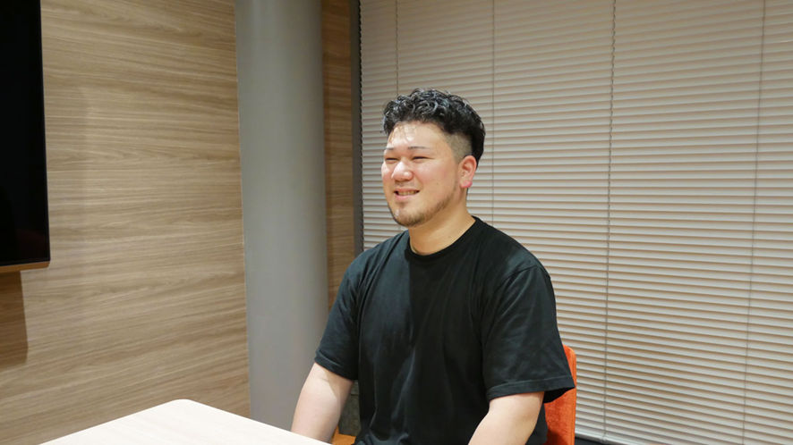今後の目標についてインタビュー中の栗林さん